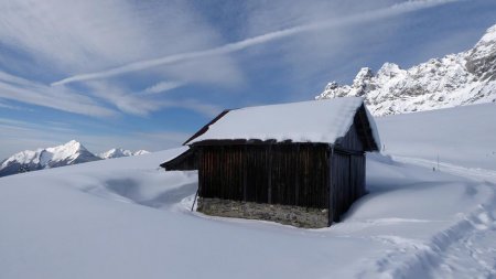 Sur la route du col, chalet