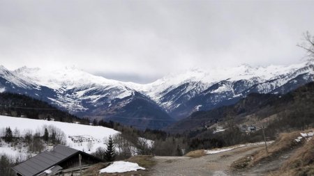 Retour à Naves, la neige arrive sur la Lauzière...