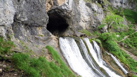 Grotte de la source