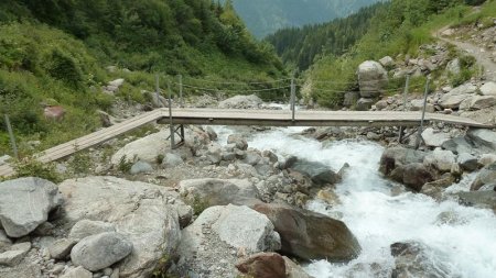 passerelle sur le Nant d’Armancette