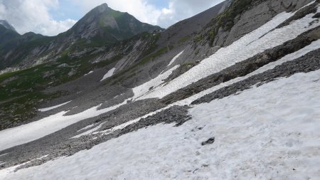 Traversée des éboulis (et névés)