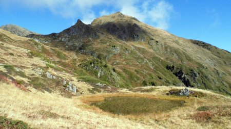 Petite gouille, Pointe de la Grande Journée (a gauche) et Pointe de Lavouet (a droite)