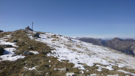 Vers le sommet de la Montagne de Robion