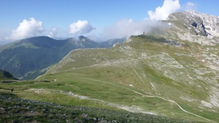 Dans les premières pentes vers la Crête de Porel, vue sur la montée de celle de la Plane