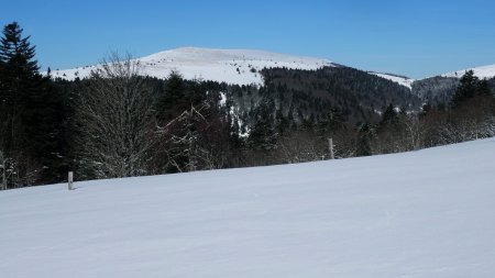 Le Monthilallier et la vallée boisée des Reblats.