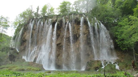 La cascade se déversant du lac supérieur.