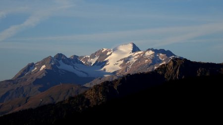 Mi-ombre et mi-soleil sur le glacier de Saint-Sorlin.