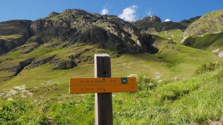 Le panneau du départ, au bord de la D902.