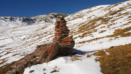 Cairn entre le hameau du Clou et le lac du Clou.