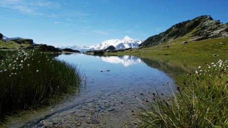 Lac situé en contrebas du Passage de la Louïe Blanche.