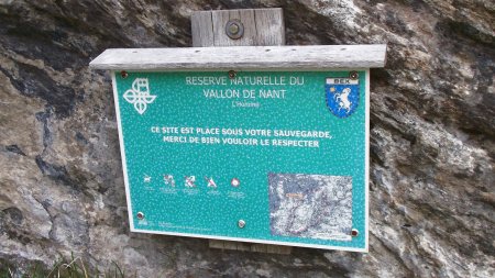 Panneau de la réserve naturelle du vallon de Nant.