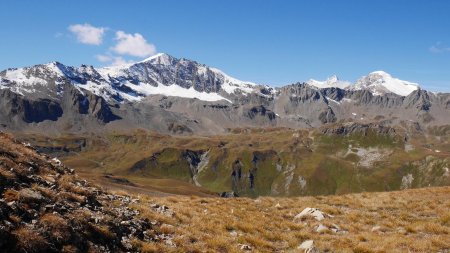 Sur la crête, vue vers la Pointe de la Sana, Grande Casse et Grande Motte.