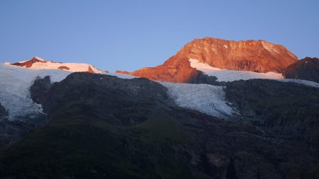 Lever du soleil sur le Mont Pourri.