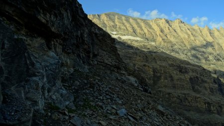 Dans la barre rocheuse du Gripin.