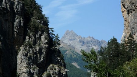 Sur la gauche, c’est le versant de l’ascension.