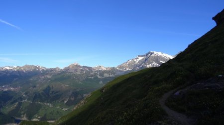 Sentier dans les alpages.