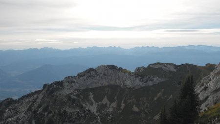 Belledonne en fond