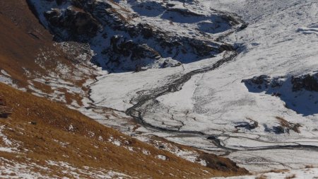 Dans la montée, vue sur le vallon du Clou