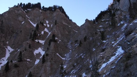 Ruisseau gelé dans la montée vers le Pas de l’Aiguille