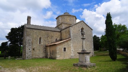 Eglise Saint-Pierre de Larnas.