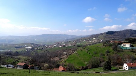 Le village dans le rétro.