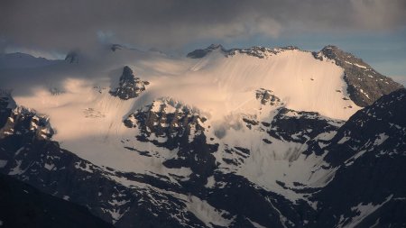 De l’Albaron (dans les nuages) à la Pointe de l’Ouillarse.