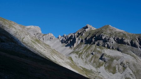 Le vallon de Pivallon et la Tête des Ombres.