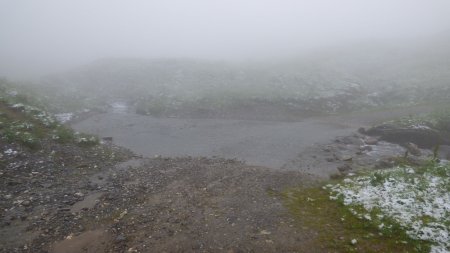 Le Ruisseau du Coin que je vais traverser pour rien car j’aurais prendre le sentier à gauche juste avant ...