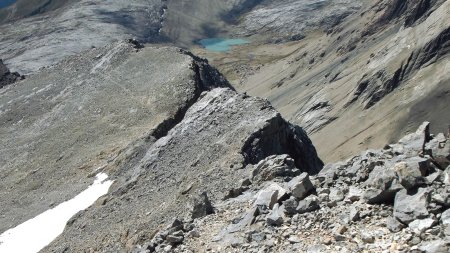 Vue arrière sur l’arête sommitale