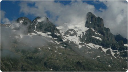 Du Refuge de l’Alpe du Pin, zoom sur la Pointe Jeanne et la Tête des Fétoules.