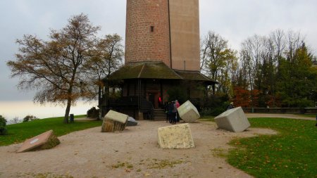 L’entrée de la Tour du Merkur permettant de monter à son sommet.