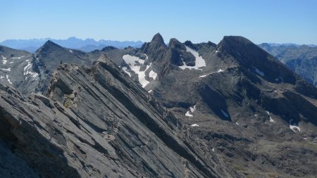 A l’autre extrémité, la Pointe Sud de la Taillante, le Pain de Sucre et le Pic d’Asti.