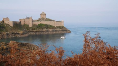 Fort la Latte vu du GR34.