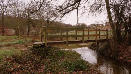  Passerelle sur le Volvon.