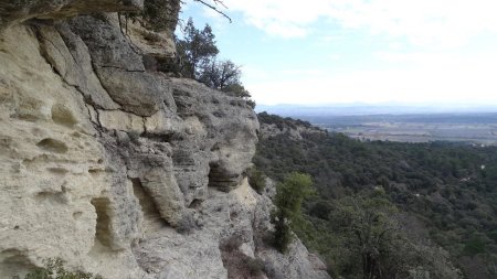 Descente de la barre rocheuse.