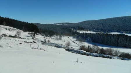 Le vallon et quelques petites pièces d’eau gelées