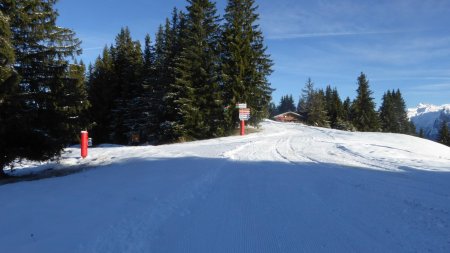 Bifurcation à gauche avant le resto 