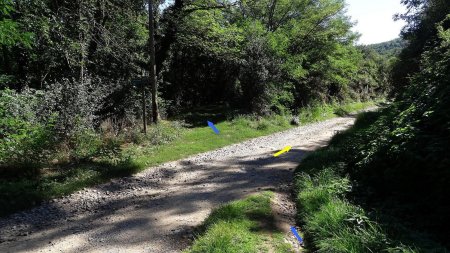 Après Dovezet, traversée de l’ancienne vopie ferrée.