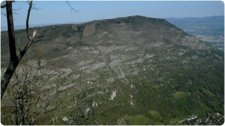 Versant sud-est de la Dent de Moirans. Du belvédère de la Cuche.