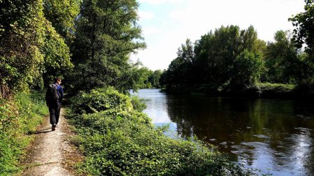 Sur la digue bétonnée en rive droite de la Loire