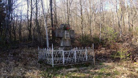 L’autre Croix blanche, dans le bois sous la route.