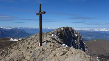 Sommet du Gargas avec sa croix sommitale