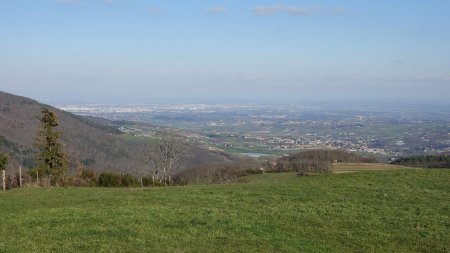 Au Pinay, vue vers la vallée du Rhône. Il manque les Alpes.