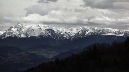 Le massif de Belledonne vu non loin de Pariset