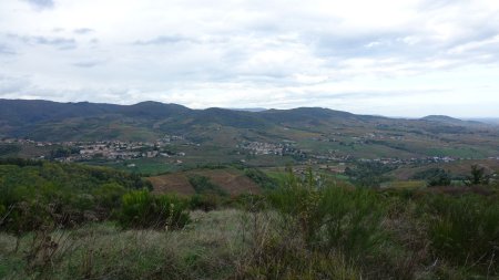 Vers Vaux-en-Beaujolais, le Perréon et le Mont Brouilly.