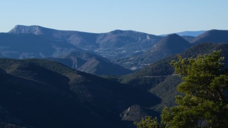 Montagne de Chamouse à gauche.