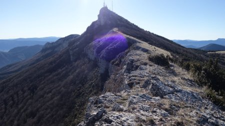 Vue arrière sur le Rocher de Beaumont.