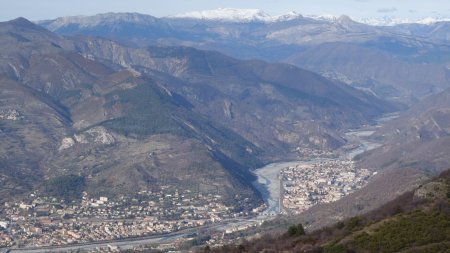 Digne-les-Bains dominée par les Monges