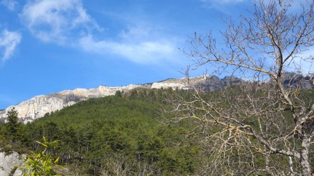 Falaises qui bordent le plateau de Glandasse