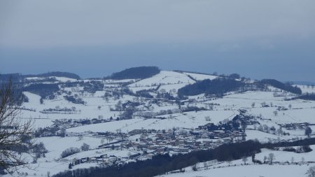 Marcenod au pied du Crêt Malherbe.